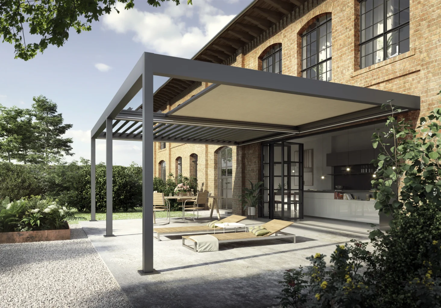 Modernes Terrassendach vor Backsteingebäude mit Gartenmöbeln und Pflanzen