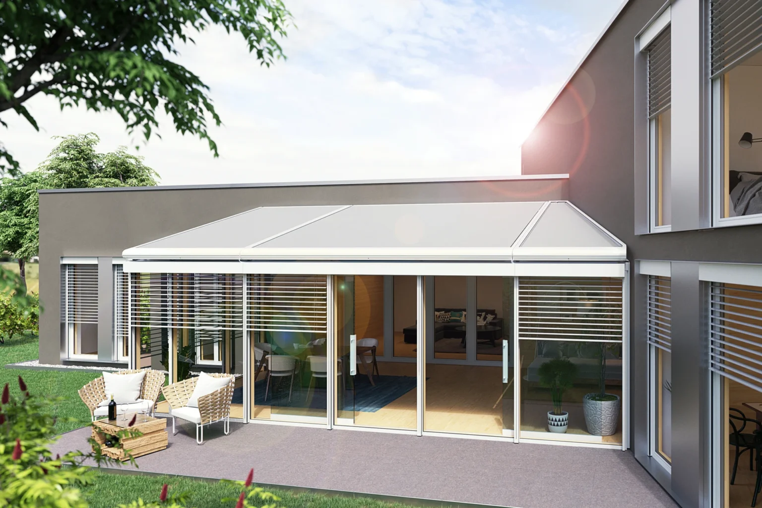 Moderne Terrassenüberdachung mit stilvollen Gartenmöbeln