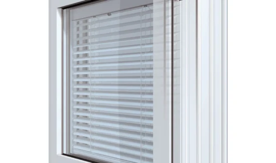 Modernes dreifach verglastes Fenster mit eingebauten Jalousien