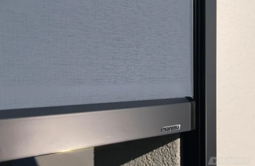 Detailansicht eines Warema Sonnenschutzes mit Textur